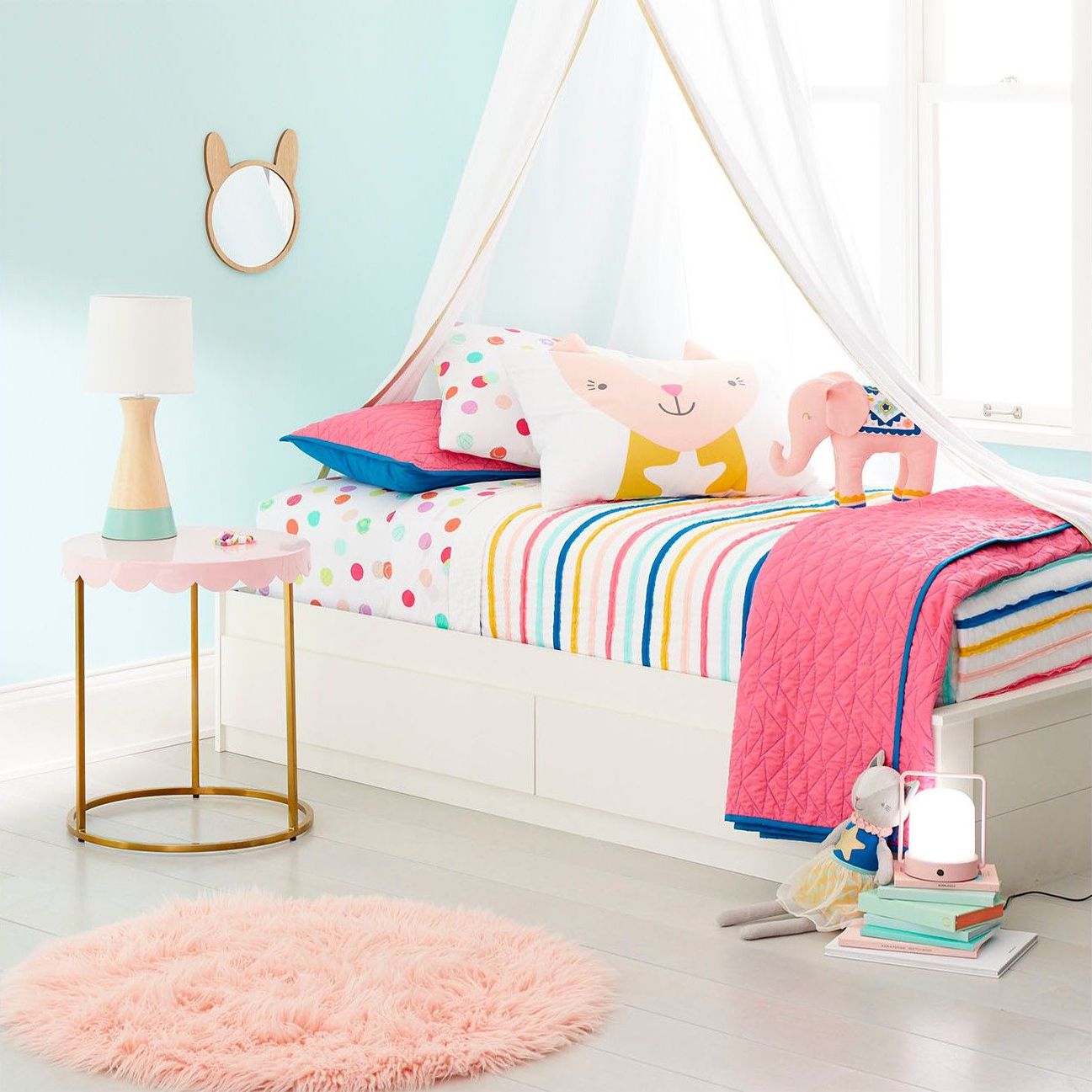 beautiful colorful bedding
